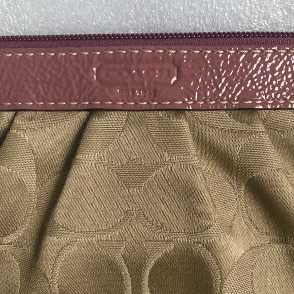 Coach Khaki/Pink Canvas Leather Signature C Corner Zip Pleated Wristlet - Picture 3 of 16